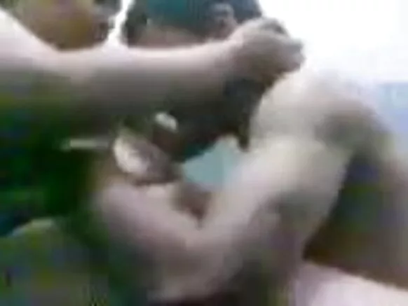 ভারতীয় বেদনাদায়ক XXX দম্পতি সেক্স।