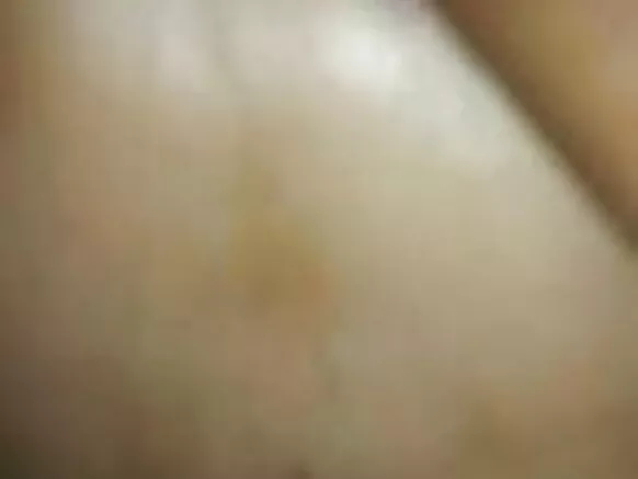 ভারতীয় দেশী ভাবী পায়ুপথে সেক্স করে বড় পাছায় বিষ ফাঁস করছে।